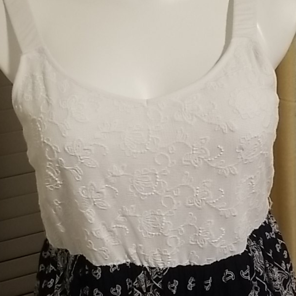 Dress in size 14/16.